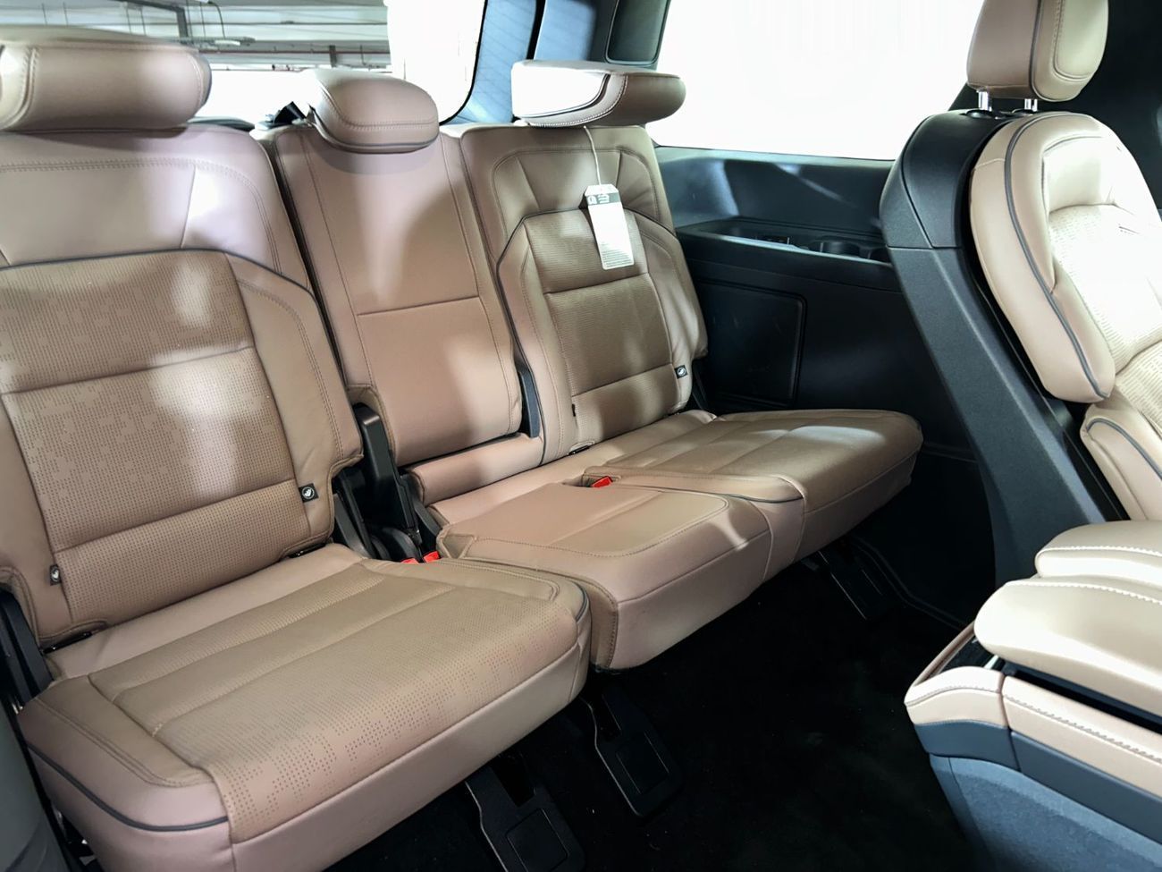 Lincoln Navigator Presidential 3.5L N1925 / AL TAYER MOTORS / AL QOUZ SHOWROOM