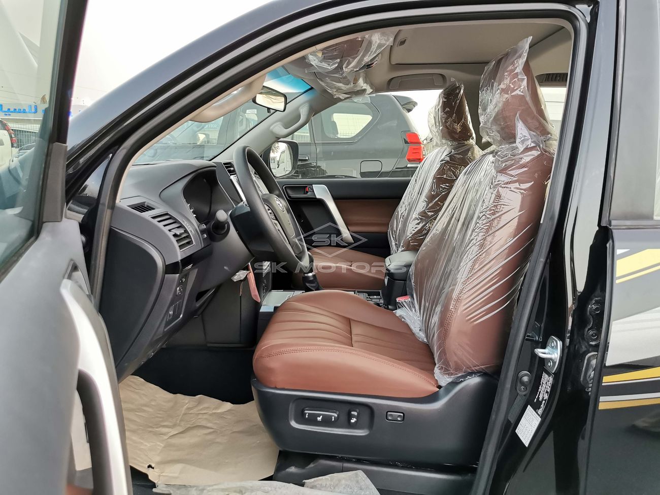 Toyota Prado 2.7L, 17" Rims, Sunroof, Rear Camera, Front Power Seats, Leather Seats, Rear A/C (CODE # PVXR03)