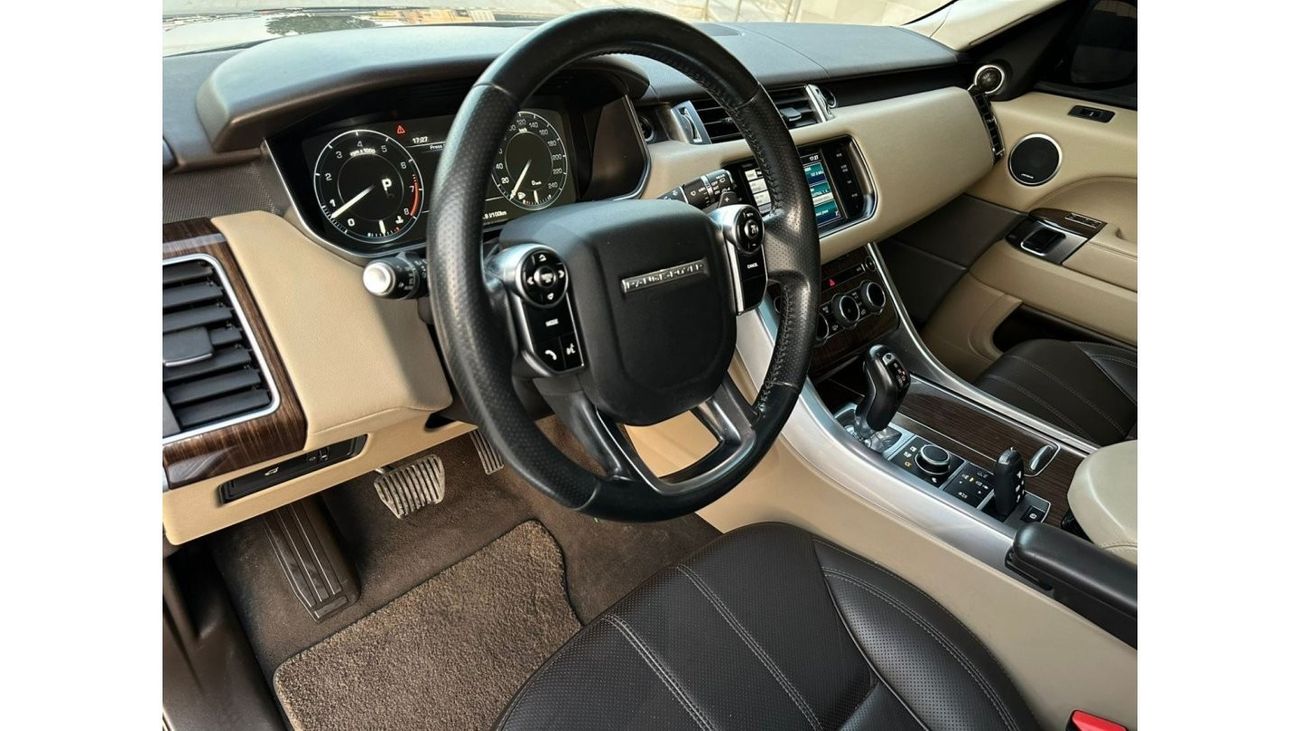 Used Land Rover Range Rover Sport 2015 for sale in Dubai - 700496