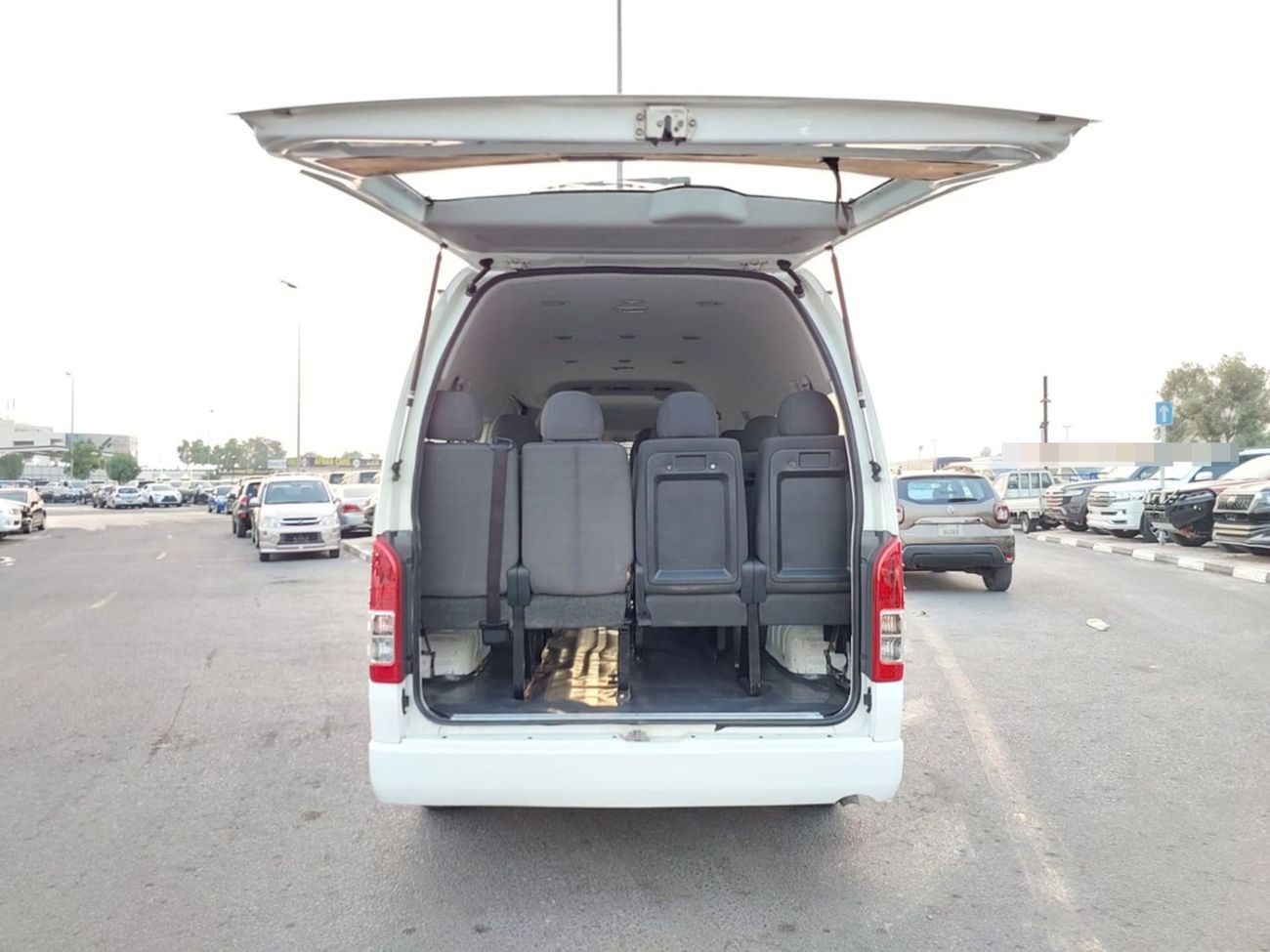 Toyota Hiace TOYOTA HIACE COMMUTER VAN RHD 2016 MODEL 3.0 L DIESEL AUTOMATIC(PM28060)