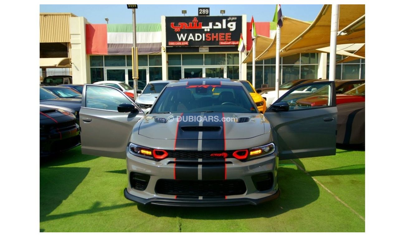 Dodge Charger SXT Plus The base engine is a 3.6-liter V6 with 292 horsepower and 352 Nm of torque. The engine is s