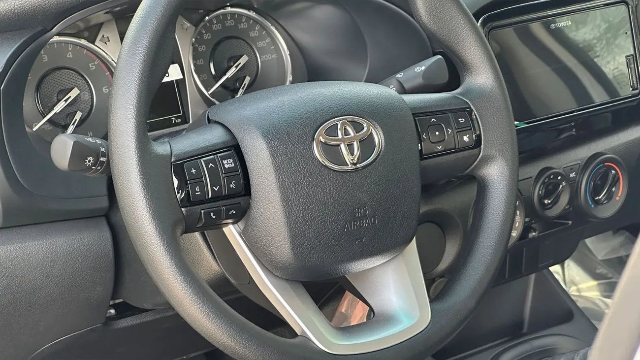 Toyota Hilux Diesel DC 2WD 2.4L GLX MT