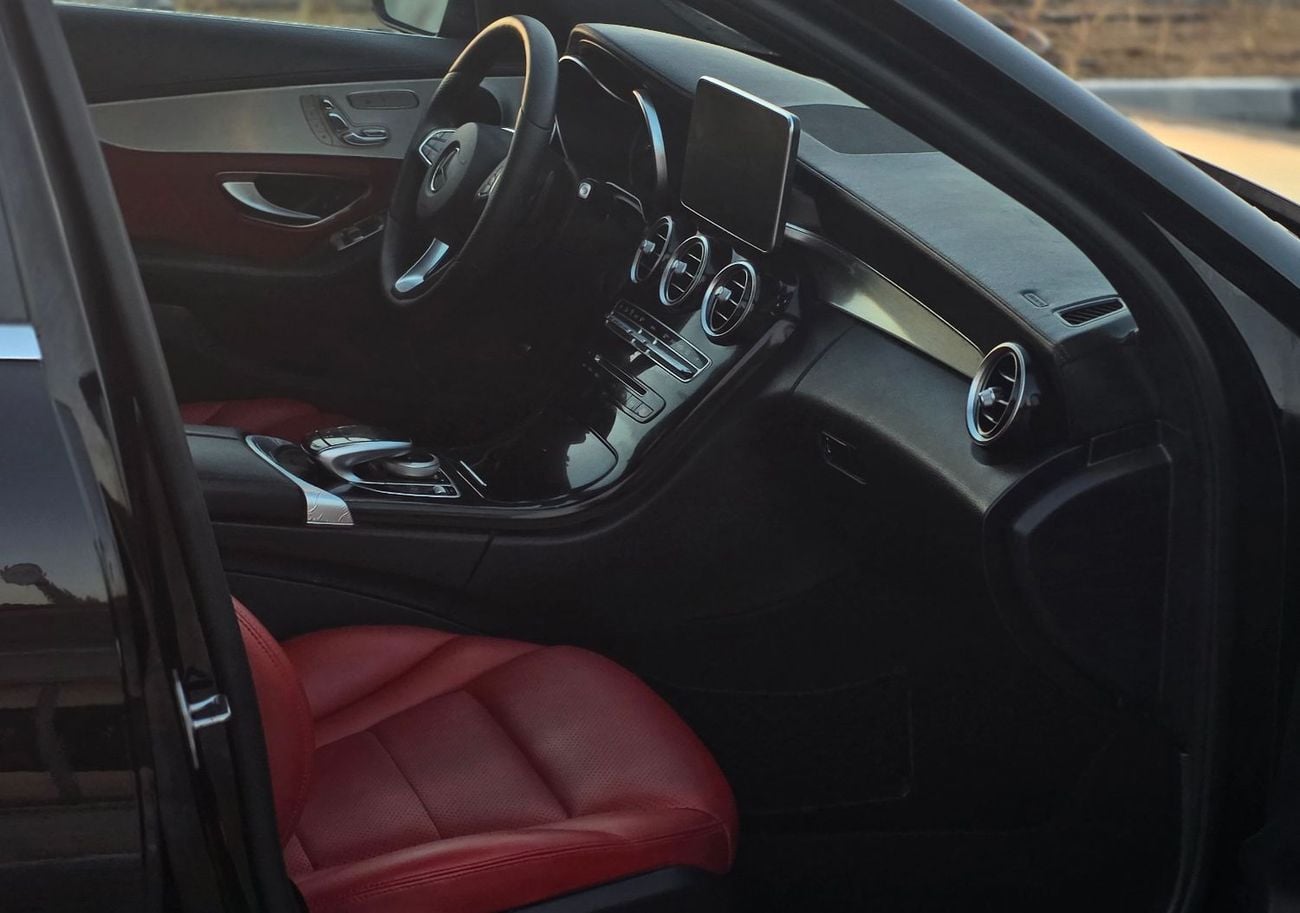 Mercedes Benz C300 STD (NON GCC)