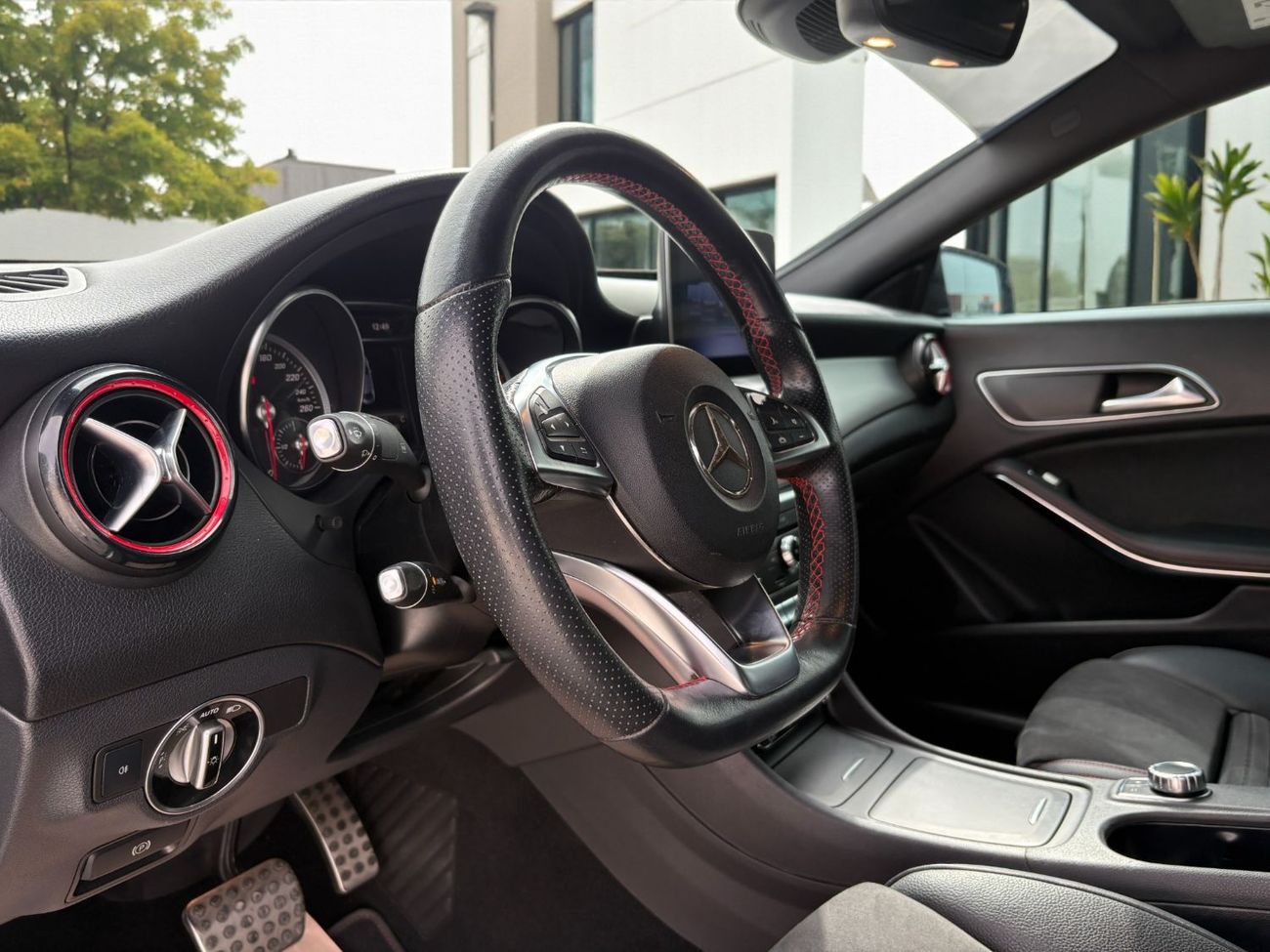 مرسيدس بنز CLA 250 4MATIC 2.0T A/T | 2019 | GCC SPECS | AED 1,730 per month