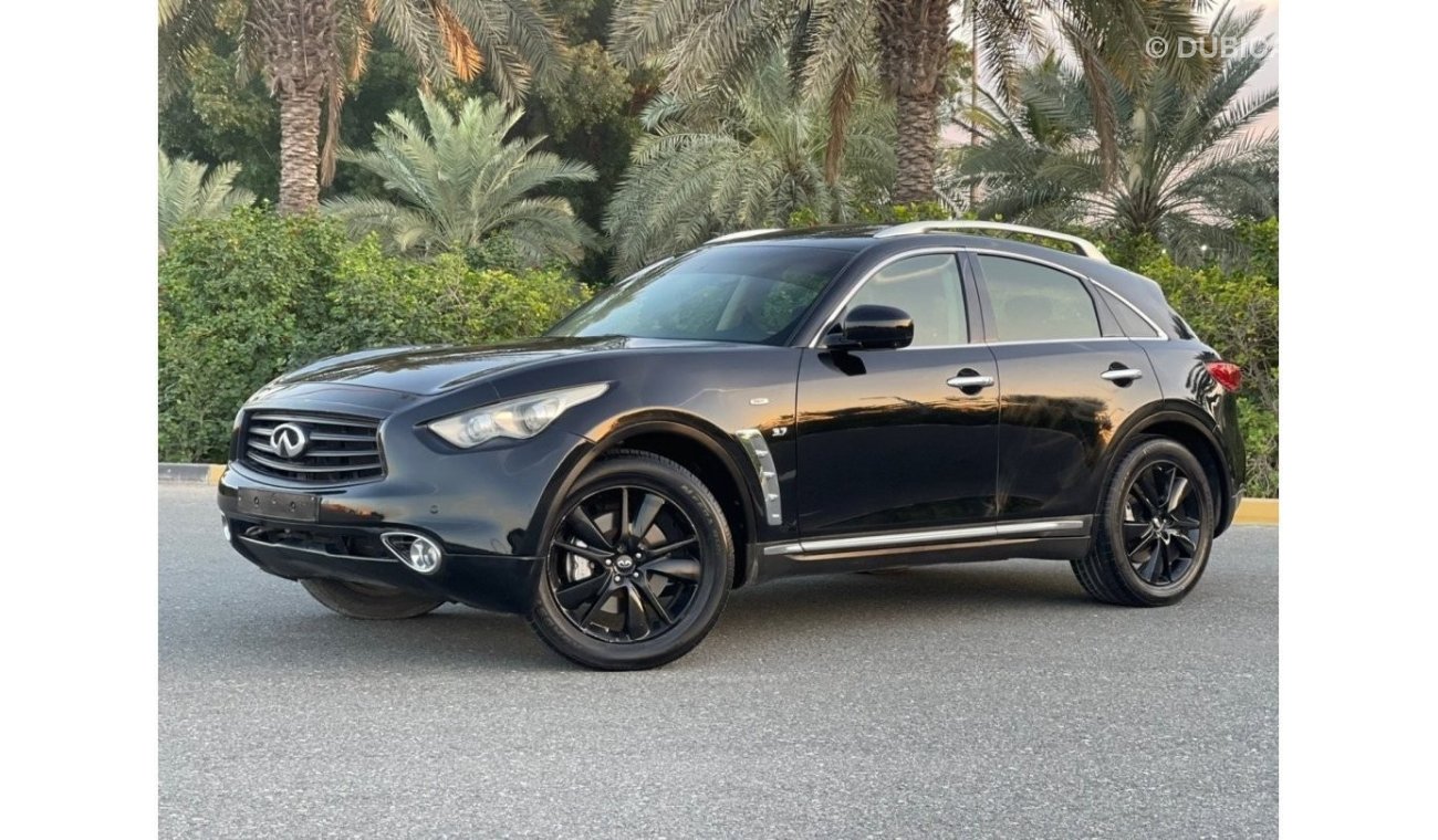 إنفينيتي QX70 لاكجري بلس موديل 2014 خليجي فل اوبشن بدون حوادث 6 سلندر مع فتحة سقف