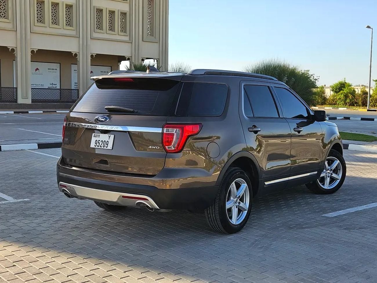 فورد إكسبلورر GCC XLT Full Option Top With Panoramic Roof Premium Condition Single Owner SUV