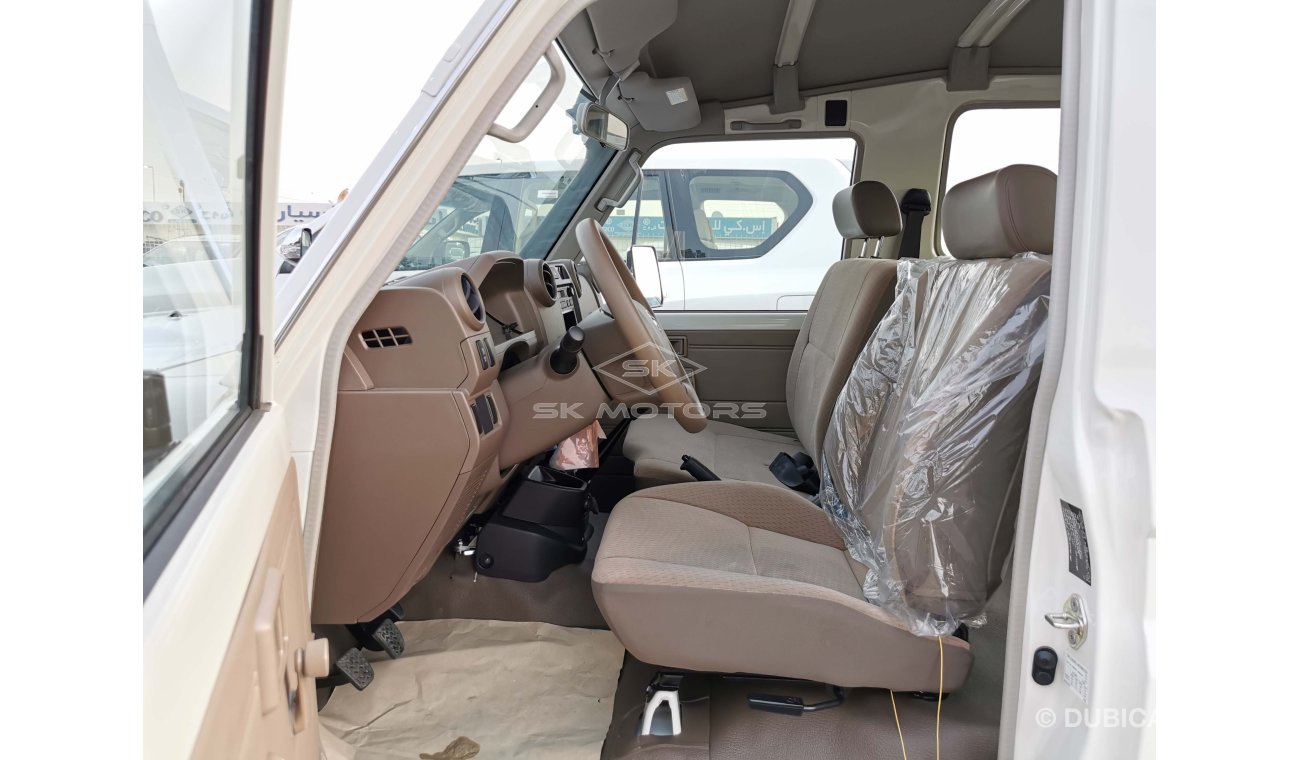 Toyota Land Cruiser 4.5L, Diesel, Xenon Headlights, Manual Front A/C, Manual Windows, Fabric Seats (CODE # LX7802)