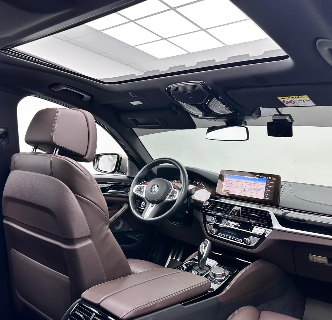 بي أم دبليو M550i 2023 BMW 550i xDrive, 4.4L Bi-Turbo V8 AWD, 530bhp 750Nm Torque, 8-Speed Auto-Gearbox.