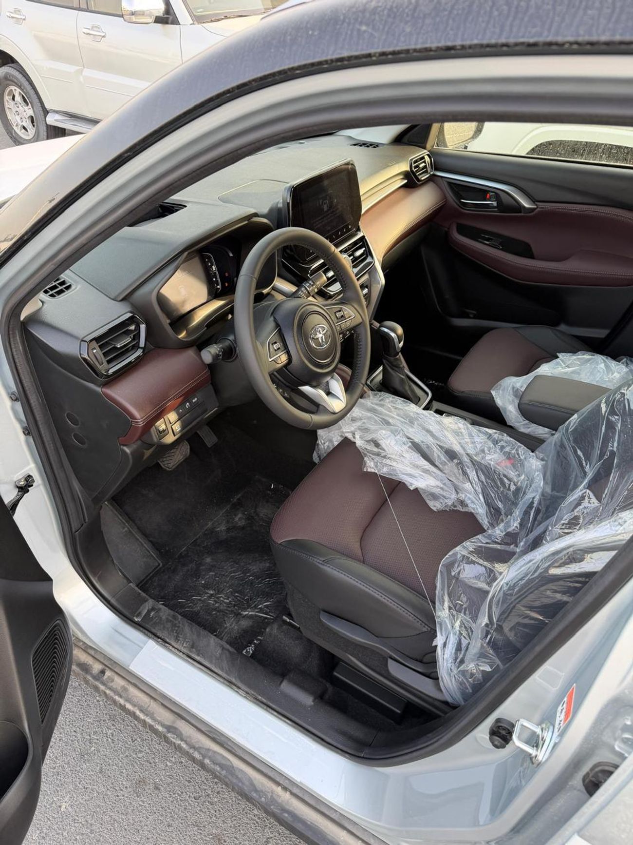 Toyota Urban Cruiser 1.5L PETROL GLX AUTOMATIC TRANSMISSION ( FOR RE-EXPORT ONLY)