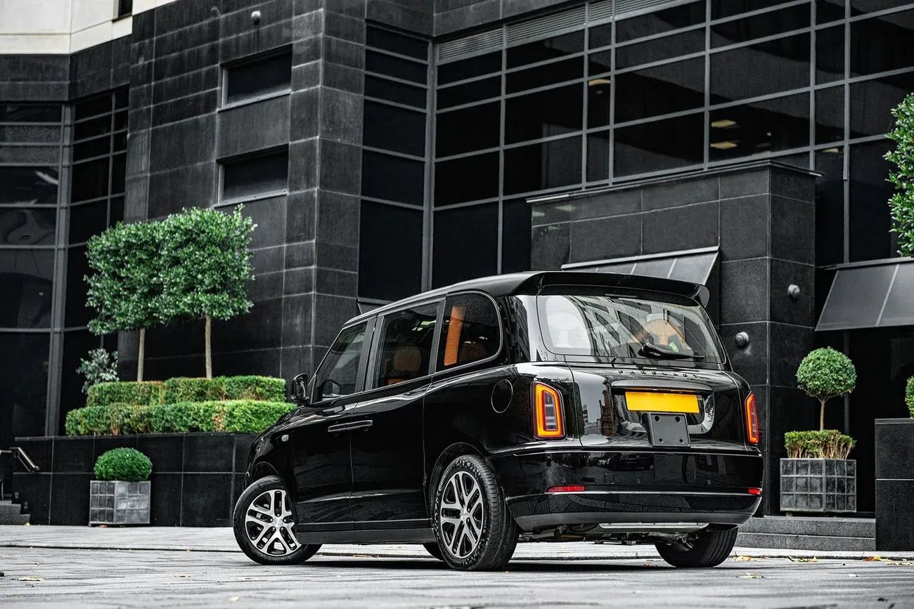 أل اي في سي TX LEVC TX5 TAXI Hybrid-Electric KAHN CONVERSION (EXPORT ONLY) RIGHT HAND DRIVE