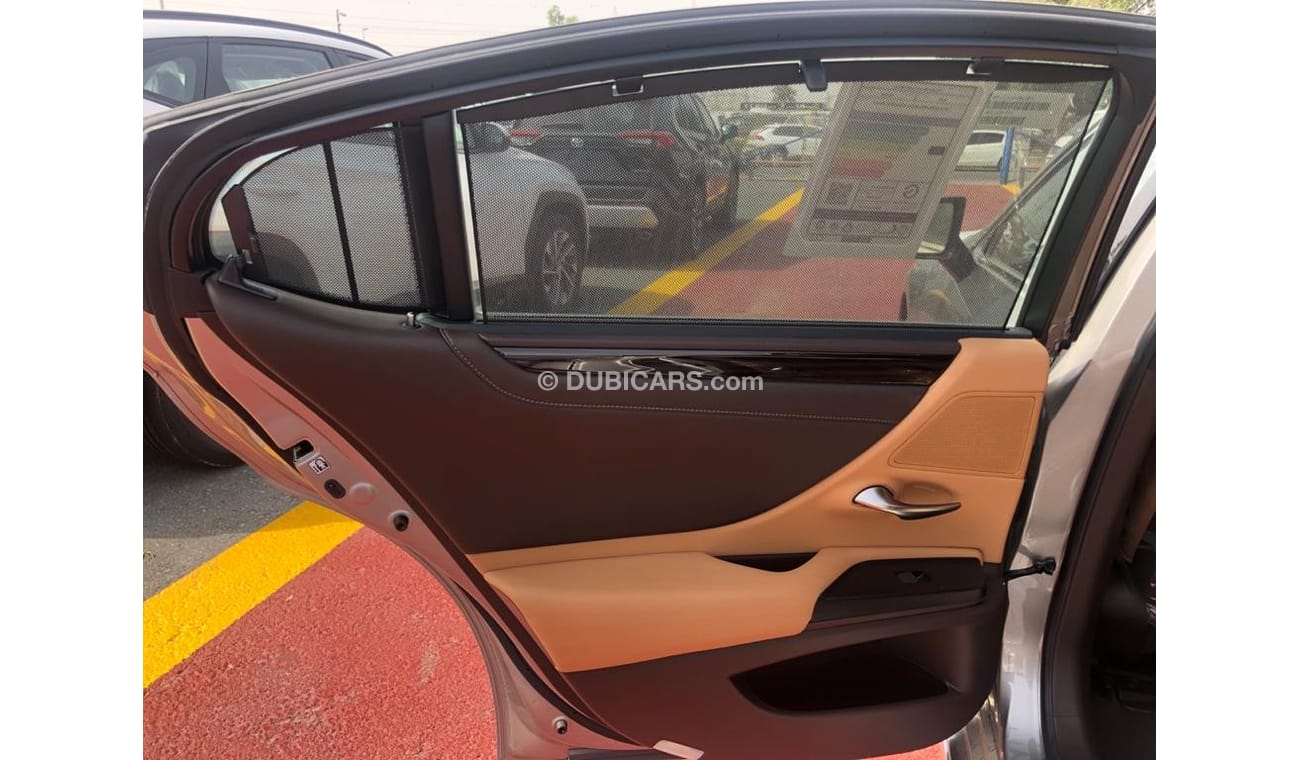 لكزس ES 350 لكزس ES 350 ، كامل الخيار ، 3.5 لتر ، V6 ، موديل 2020 مع سقف بانورامي وكاميرا 360 درجة ، للتصدير وال