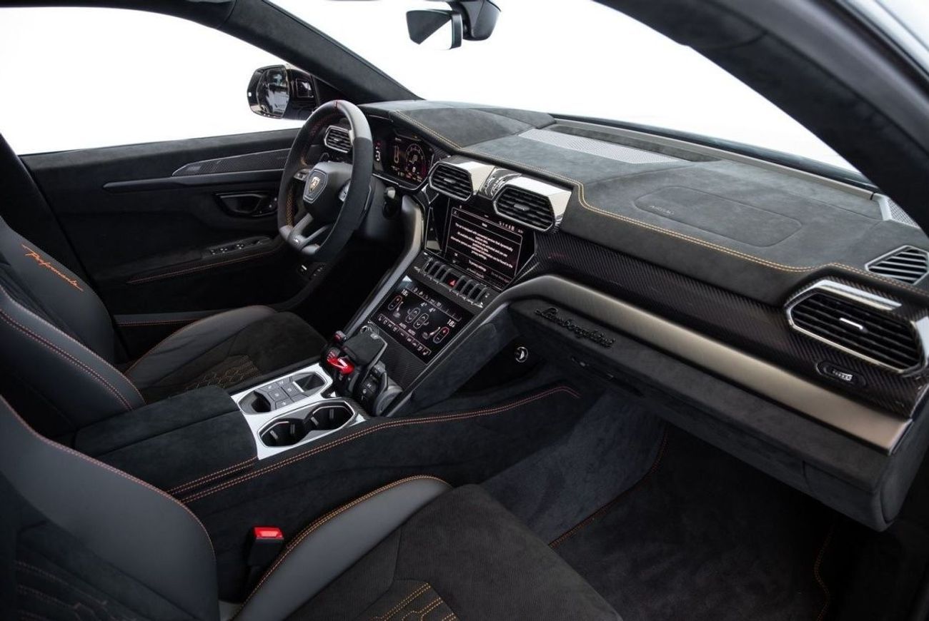 لامبورغيني اوروس PERFORMANTE