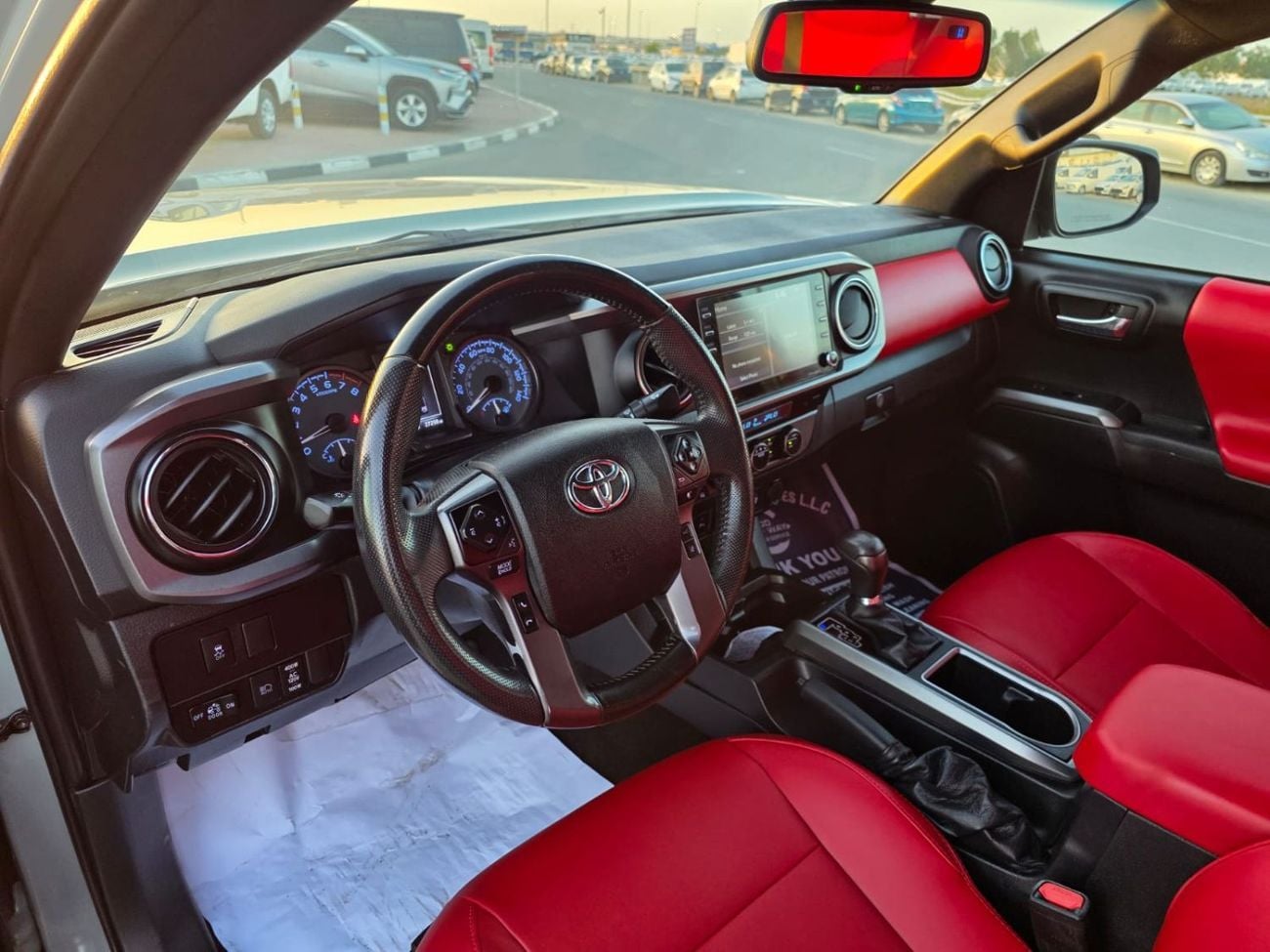 Toyota Tacoma TRD OFF ROAD (NON GCC) 2022 Model TRD off Road full option 4x4 , Push button and leather seats
