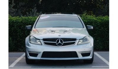 مرسيدس بنز C 63 AMG موديل 2009 خليجي 8 سلندر فل اوبشن فتحة فل كاربون فايبر ناقل حركة اوتوماتيك عداد الكيلو متر 200000