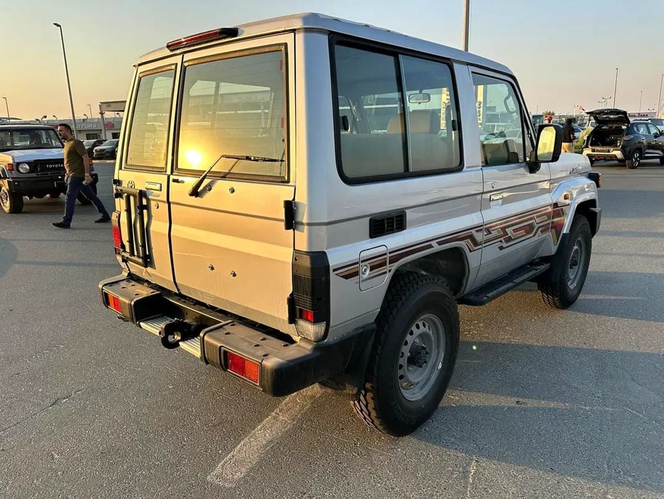 تويوتا لاند كروزر 70 LC 71 Base 4.0L GCC Specs