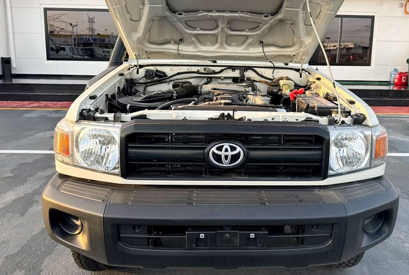 تويوتا لاند كروزر 70 LC79 STD - Manual . Diesel . Pick Up Truck . All Wheel Drive . 3 Seats . 2 Doors