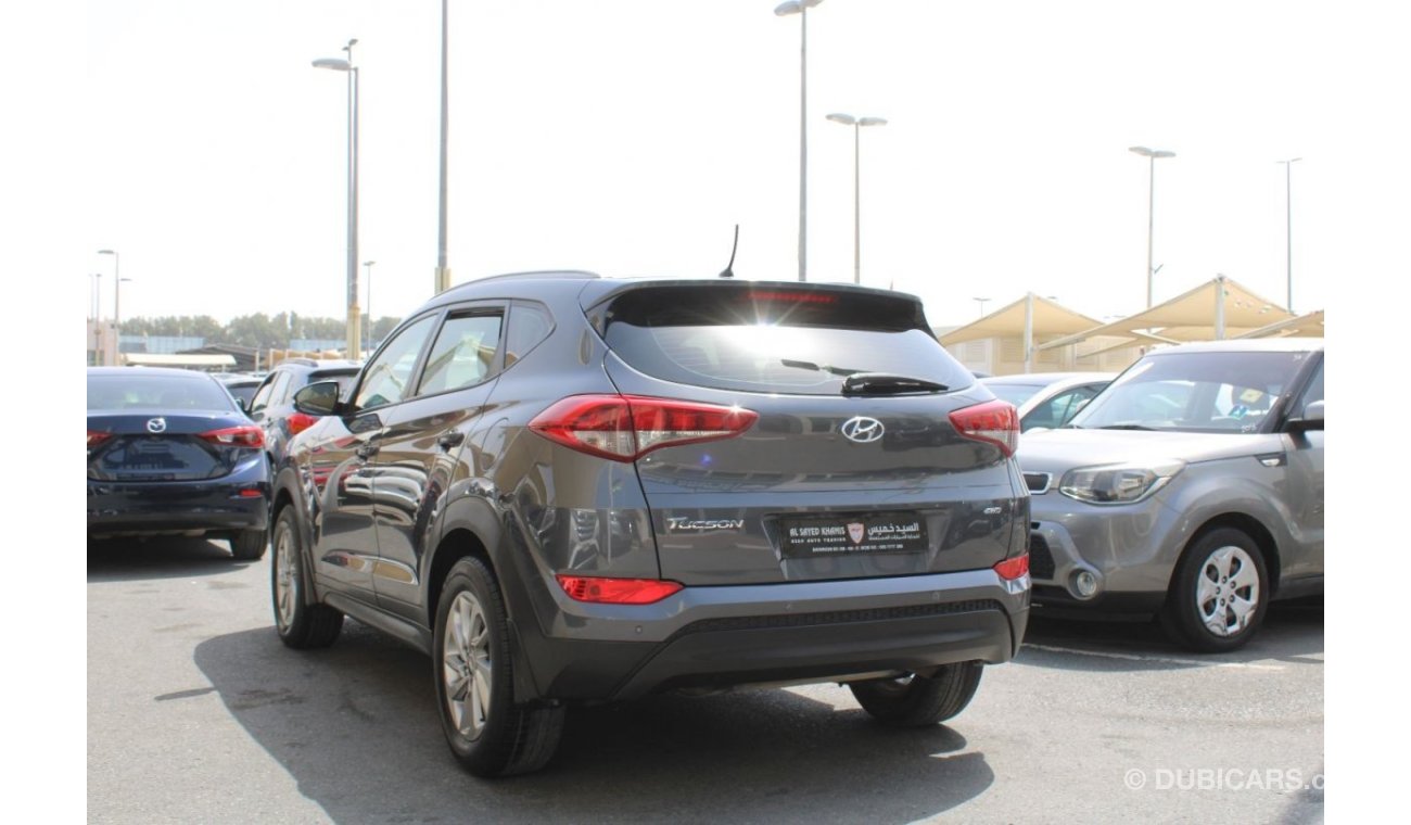 Hyundai Tucson GLS ACCIDENTS FREE - GCC - PERFECT CONDITION INSIDE OUT - 4WD