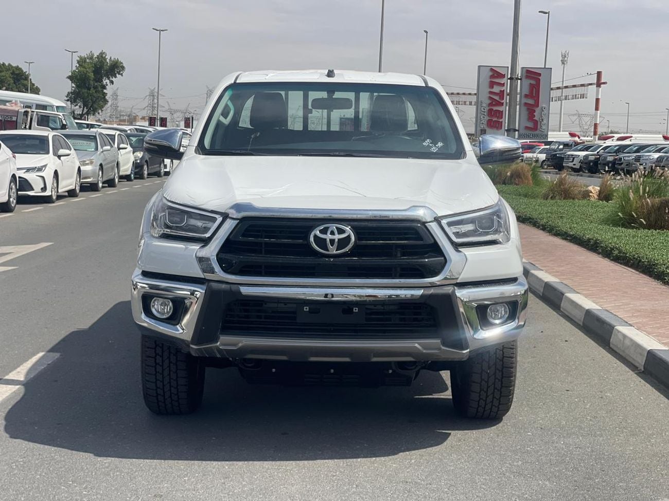 تويوتا هيلوكس GLXS SR5 2.7L 4X4