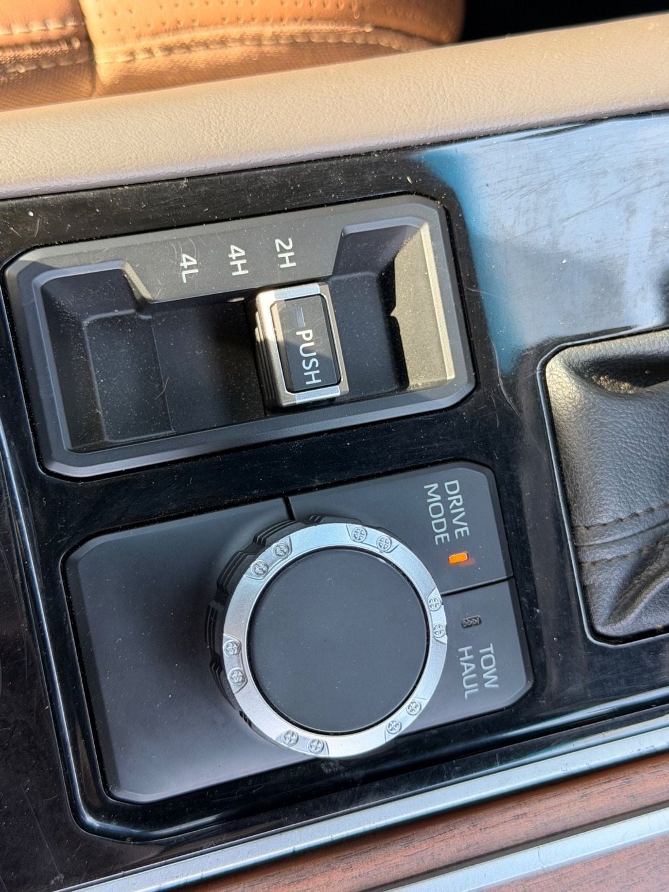 Toyota Tundra Platinum 1794 Edition 3.4L / panoramic, 360 camera, full option