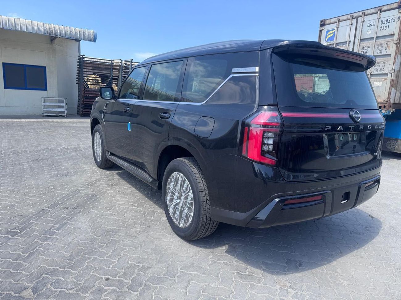 Nissan Patrol SE PLATINUM CITY 3.8L_2026_(BLACK/TAN)