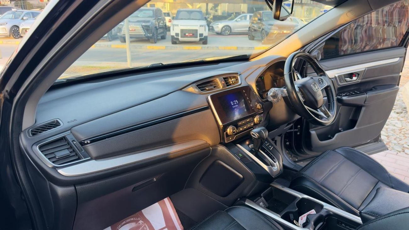 Honda CRV PREMIUM FEATURES CROSSOVER | PANORAMIC SUNROOF | AT | 1.5L PETROL ENGINE | AWD