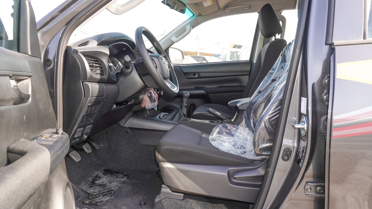 تويوتا هيلوكس 2.4L Diesel 4WD M/T