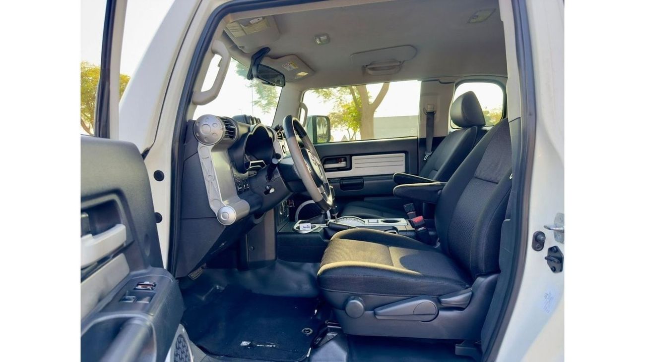 Toyota FJ Cruiser Toyota Land Cruiser VXR MODEL 2014 KM 49000 NO ACCDEINT NO PAINT