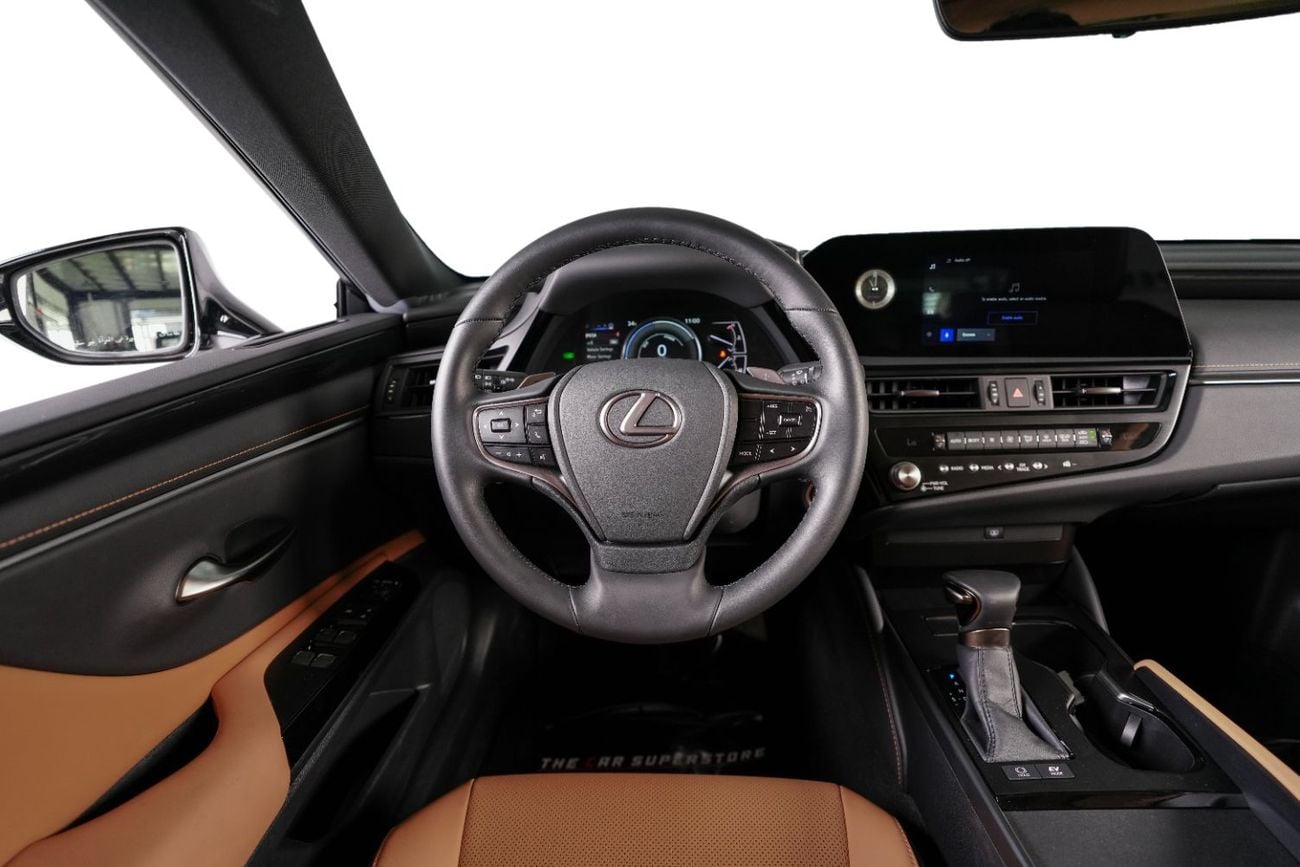 Lexus ES300h GCC- warranty valid till December 2028