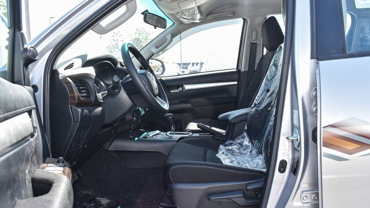 تويوتا هيلوكس SR5 2.7L