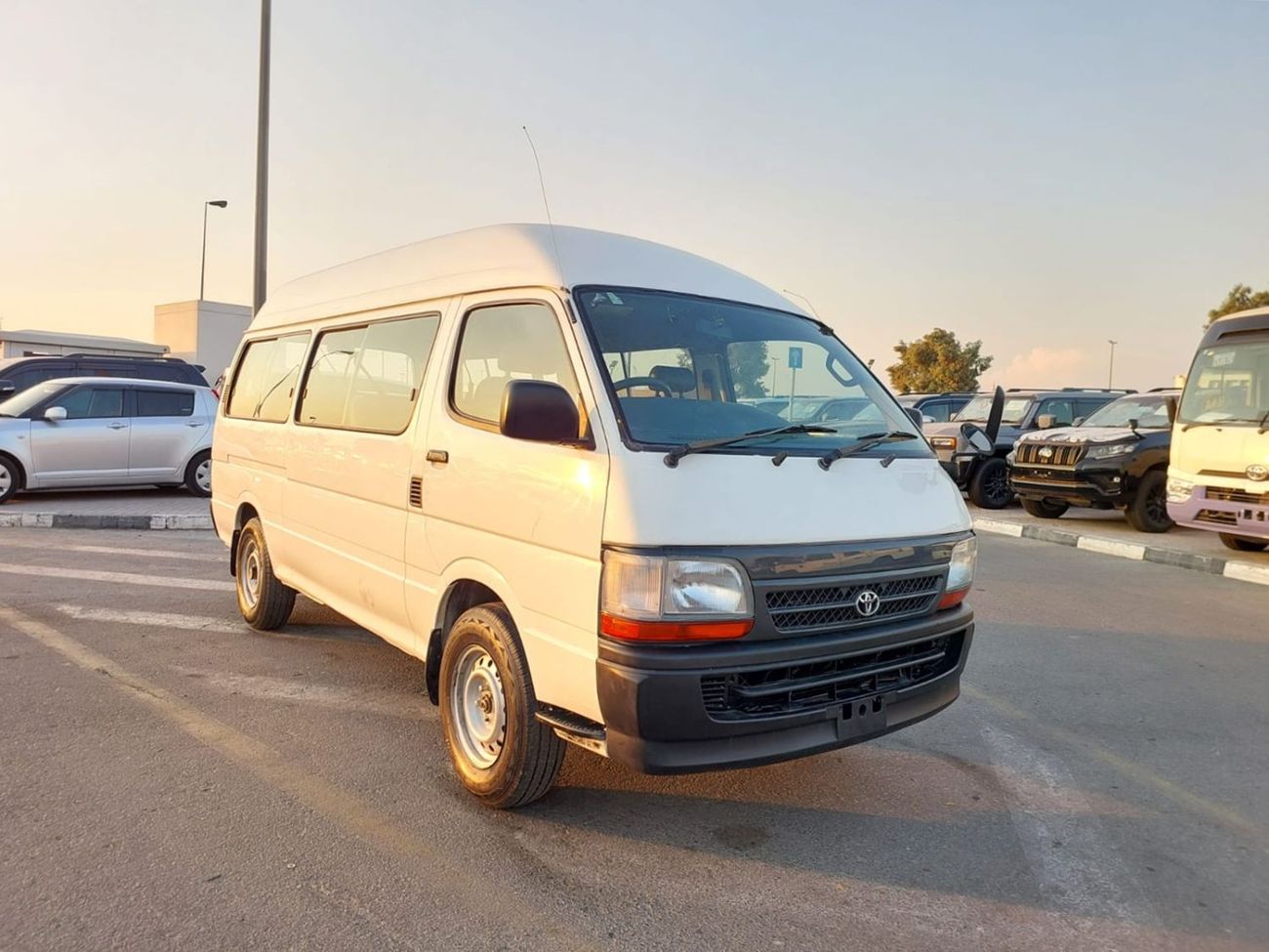 تويوتا هاياس TOYOTA HIACE COMMUTER VAN RHD 2004 MODEL 3.0 L DIESEL MANUAL(PM20757)