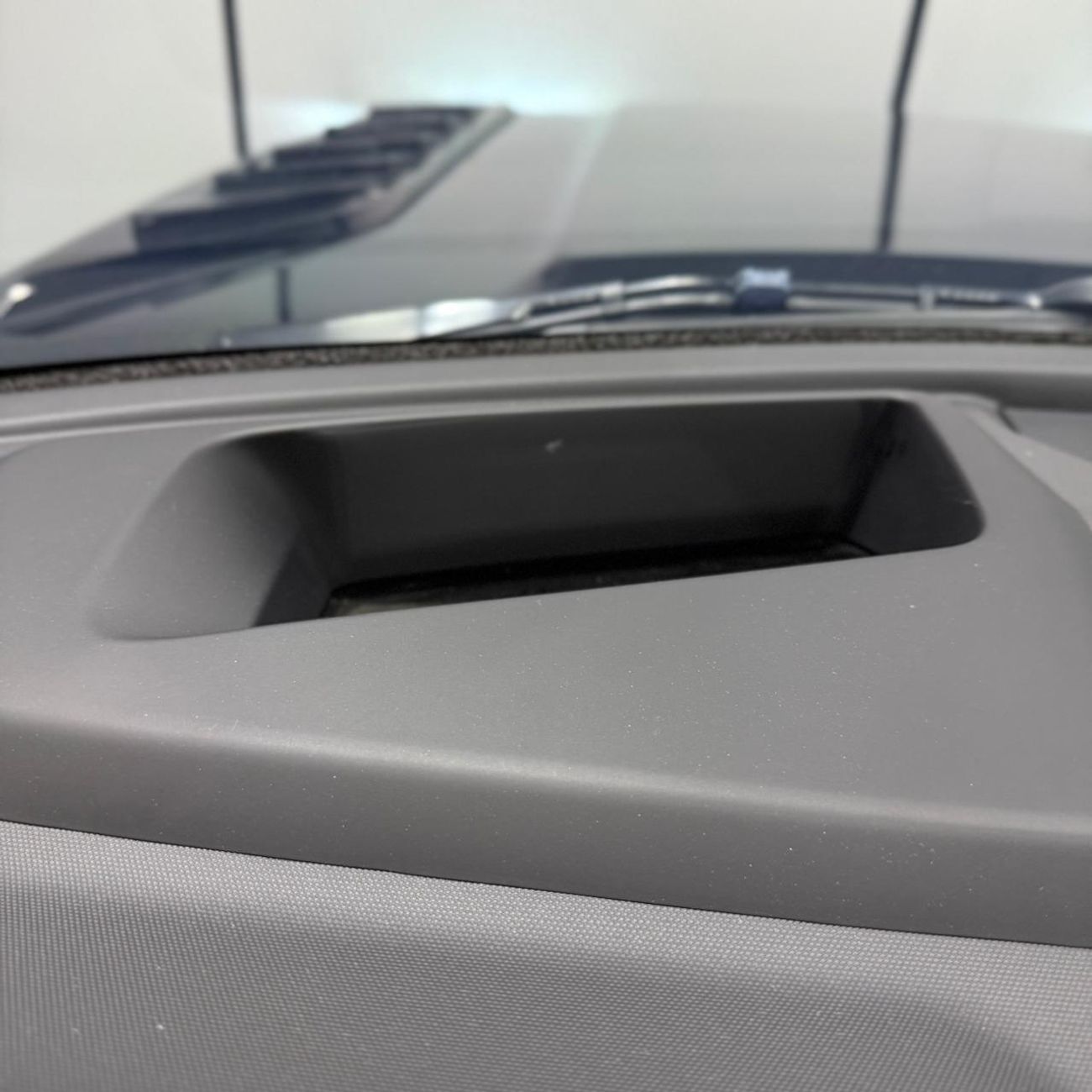 لاند روفر ديفندر 90 X P525 V8 | 5.0L Supercharged | European Specs | 3 Years Warranty & Service | Carpathian Grey