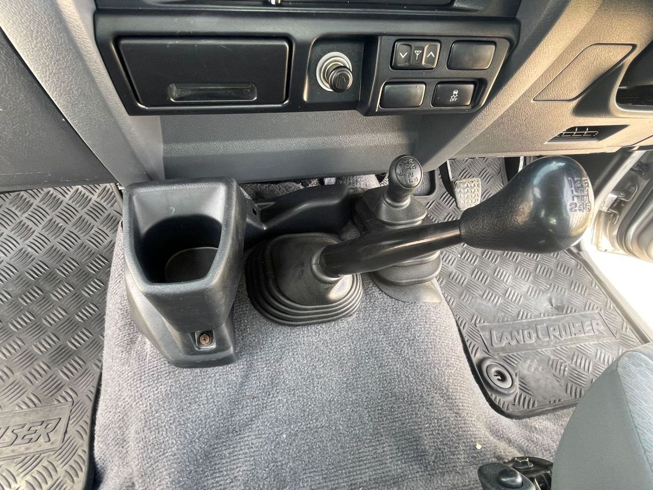 تويوتا لاند كروزر بيك آب RIGHT HAND VEHICLE ONLY FOR EXPORT 4.5 LITER