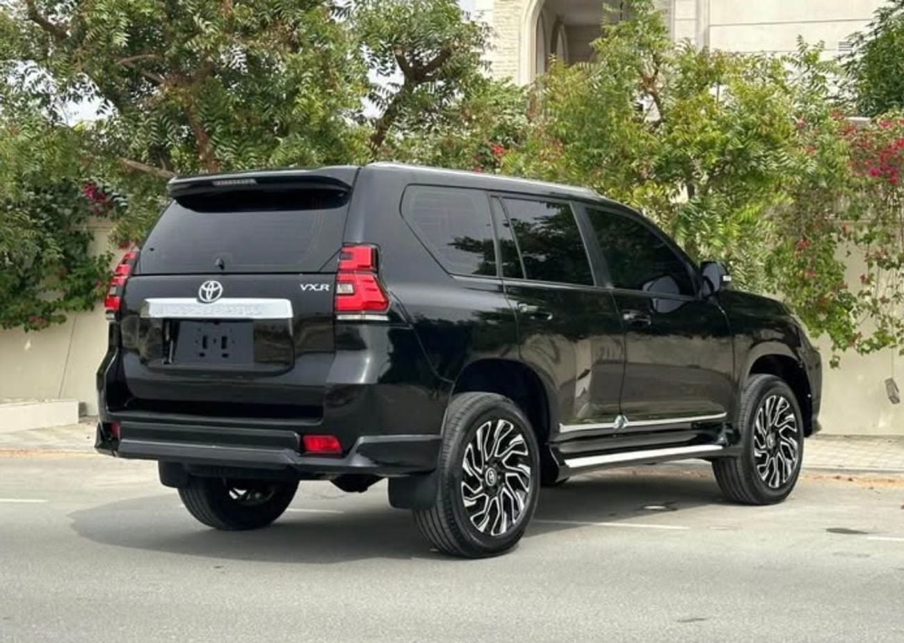 Toyota Prado 2023 Model VXR V4 2.7L Engine Full Option Very Clean And Perfect Condition