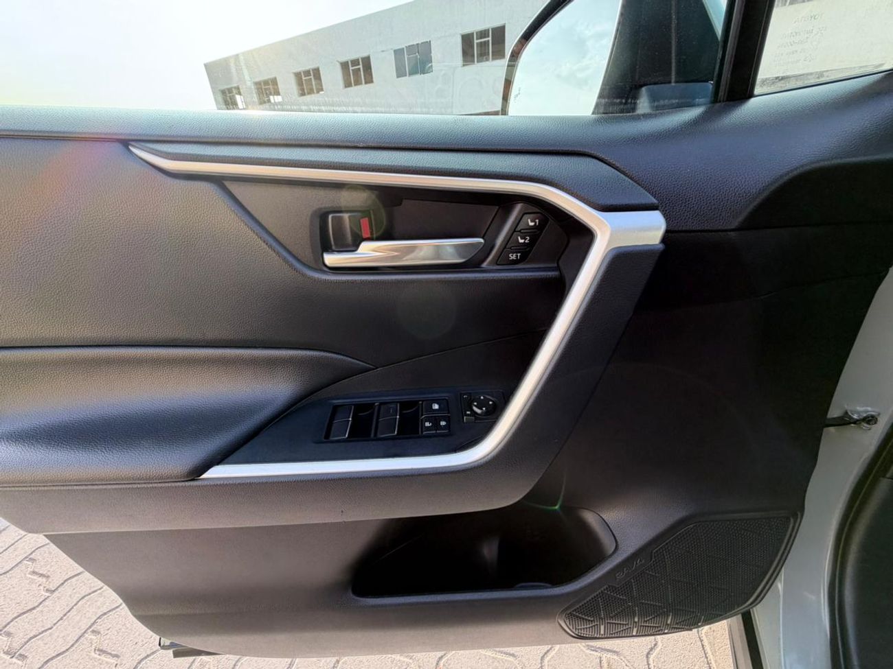 تويوتا راف ٤ XLE 2.0L