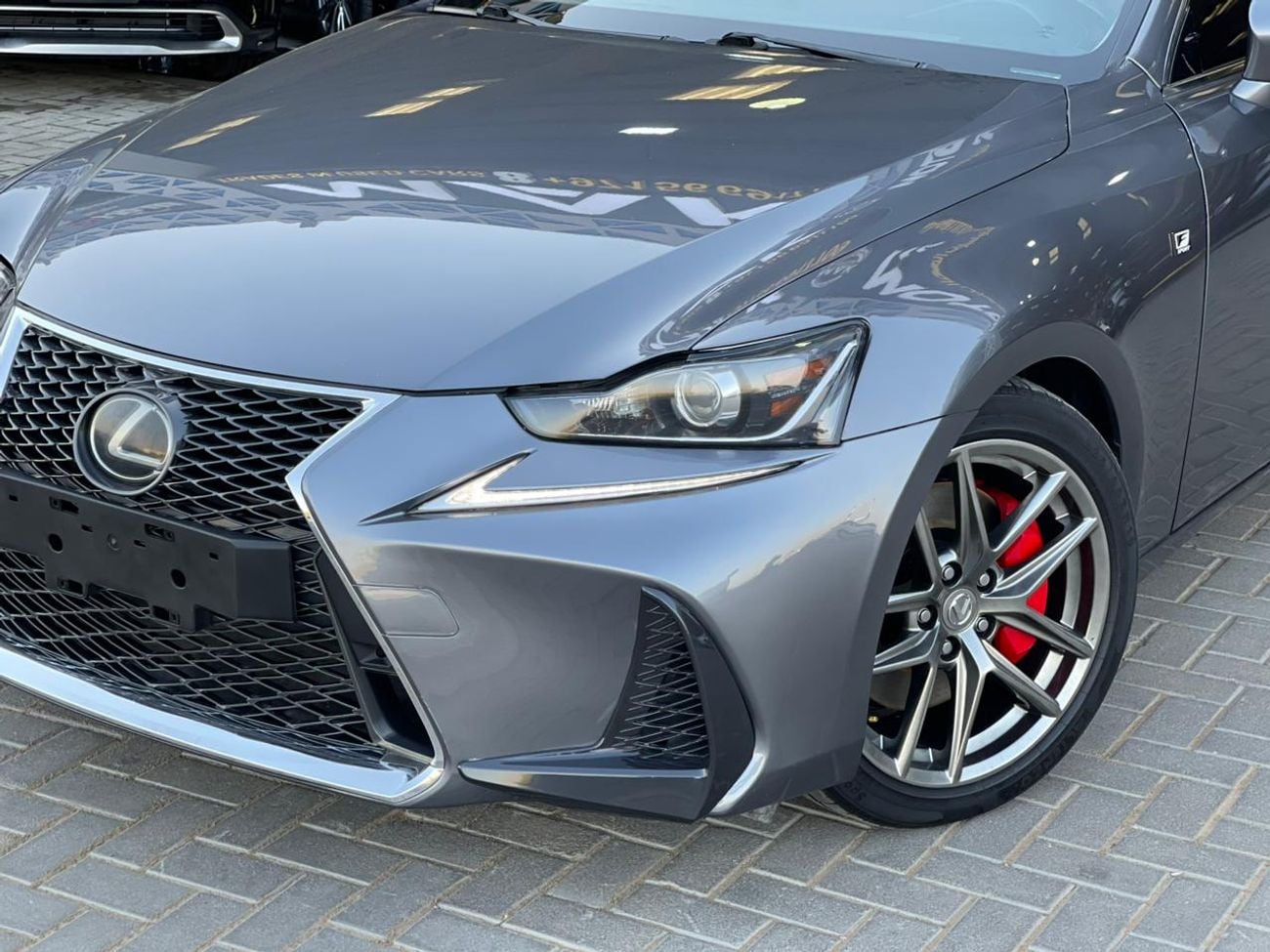 لكزس IS 350 PLATINUM محرك V6 سعة 3500 سي سي / فتحة سقف / رادار / نظام المساعدة على البقاء في المسار / شاشة كبيرة