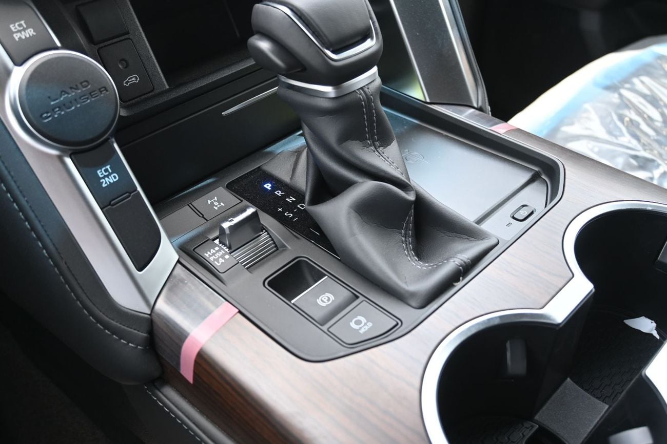 تويوتا لاند كروزر GXR Toyota Land Cruiser GX-R 4.0L V6 Petrol Model 2026