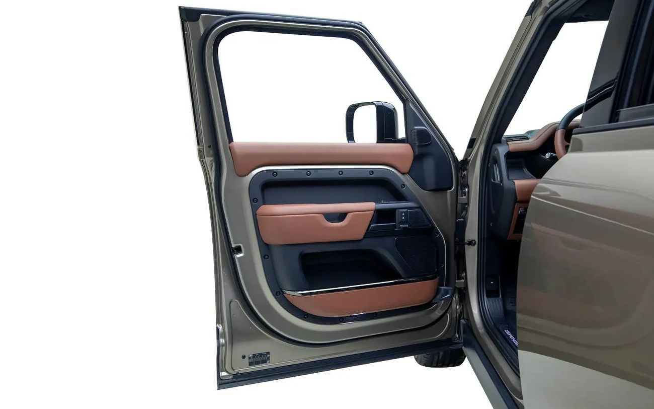 لاند روفر ديفندر 110 OCTA