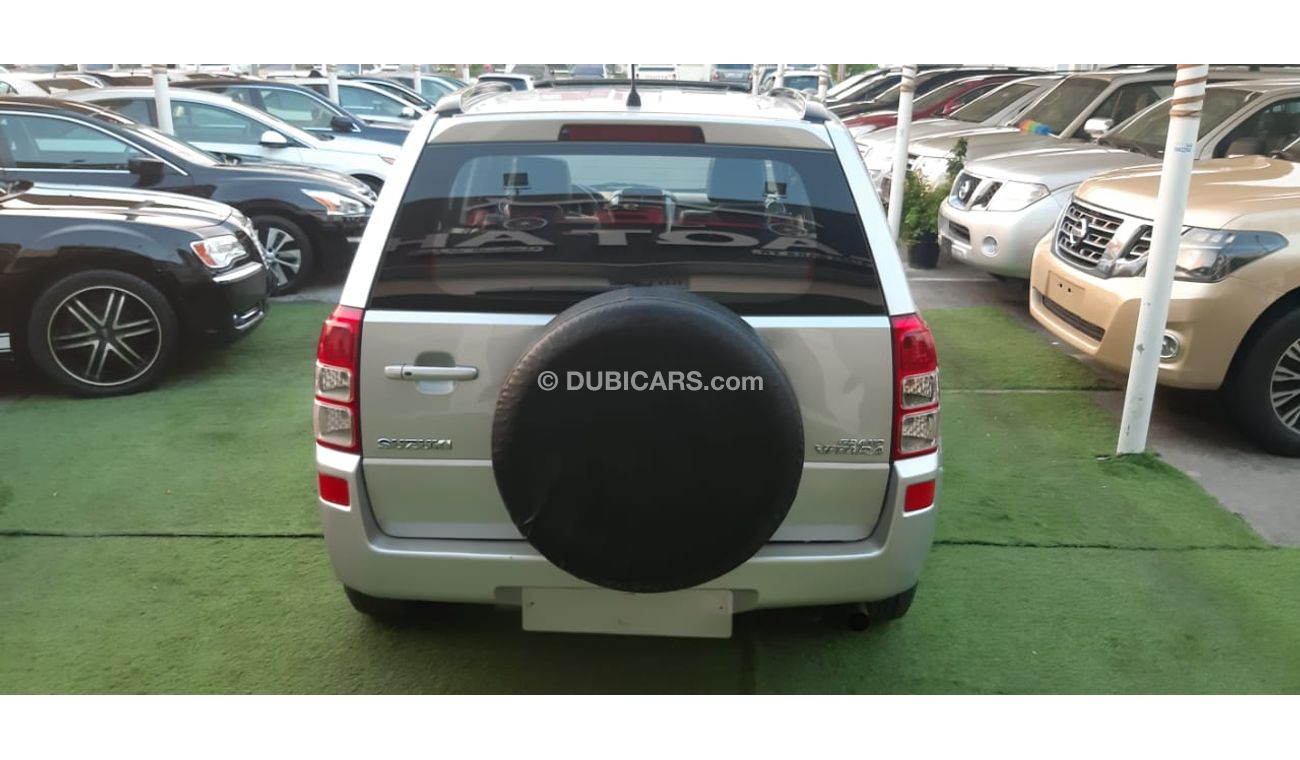 سوزوكي جراند فيتارا خليجى  بدون حوادث رقم 1 فتحة جلدمثبت سرعة رنجات حساسات جناح خلفى  2 ريموت تحكم مرايا بحالة ممتازة