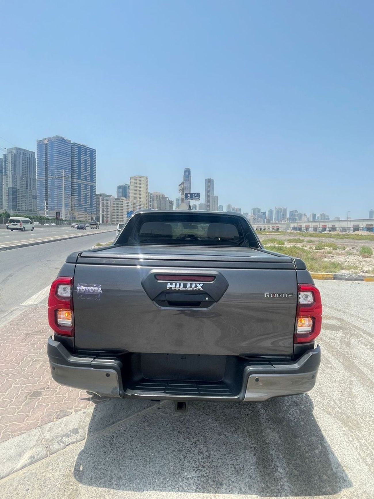Toyota Hilux DIESEL HILUX ROGUE ,2.8L ,RIGHT HAND HAND DRIVE ,AUTO TRANSMISSION