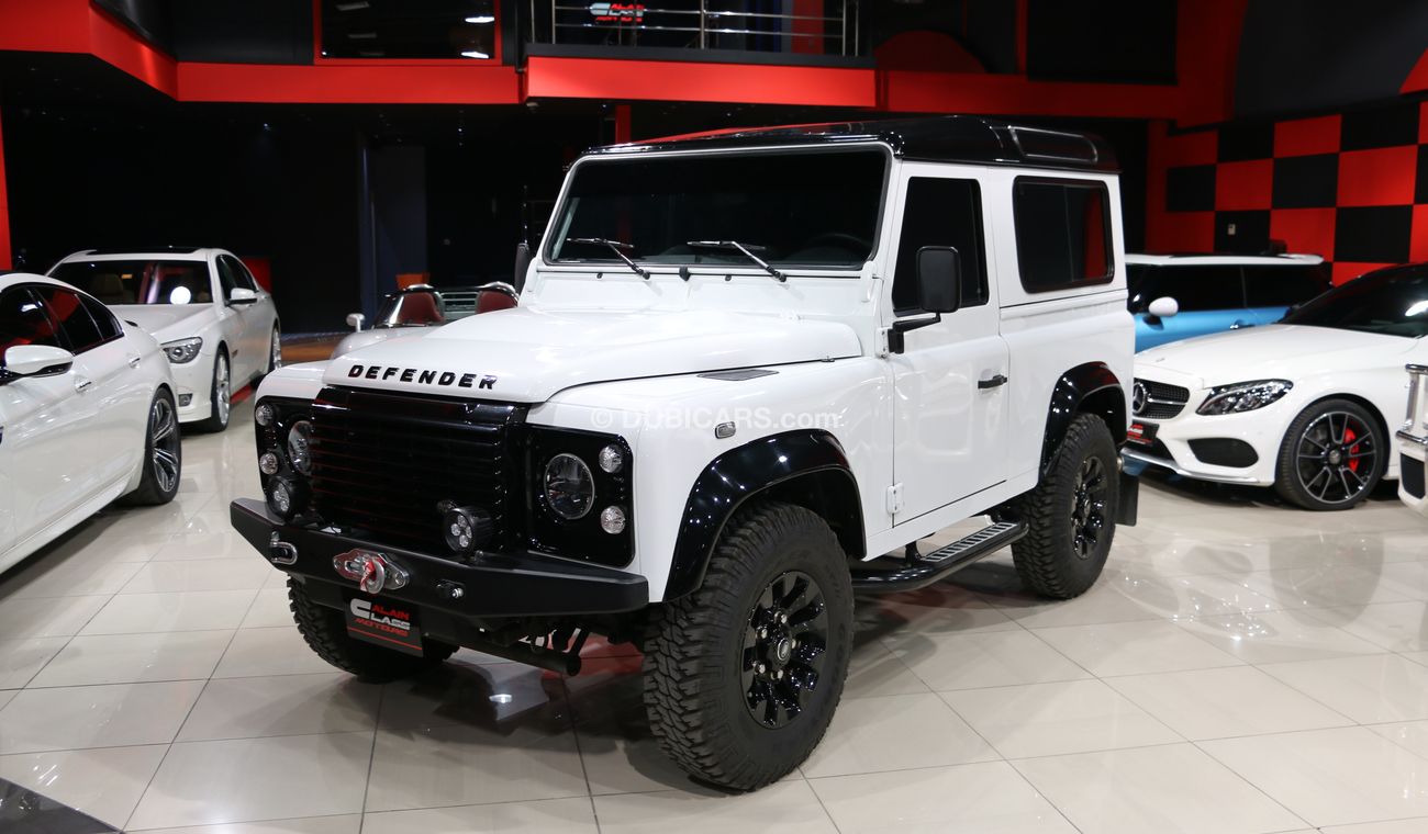 Used Land Rover Defender 2015 for sale in Dubai - 82451