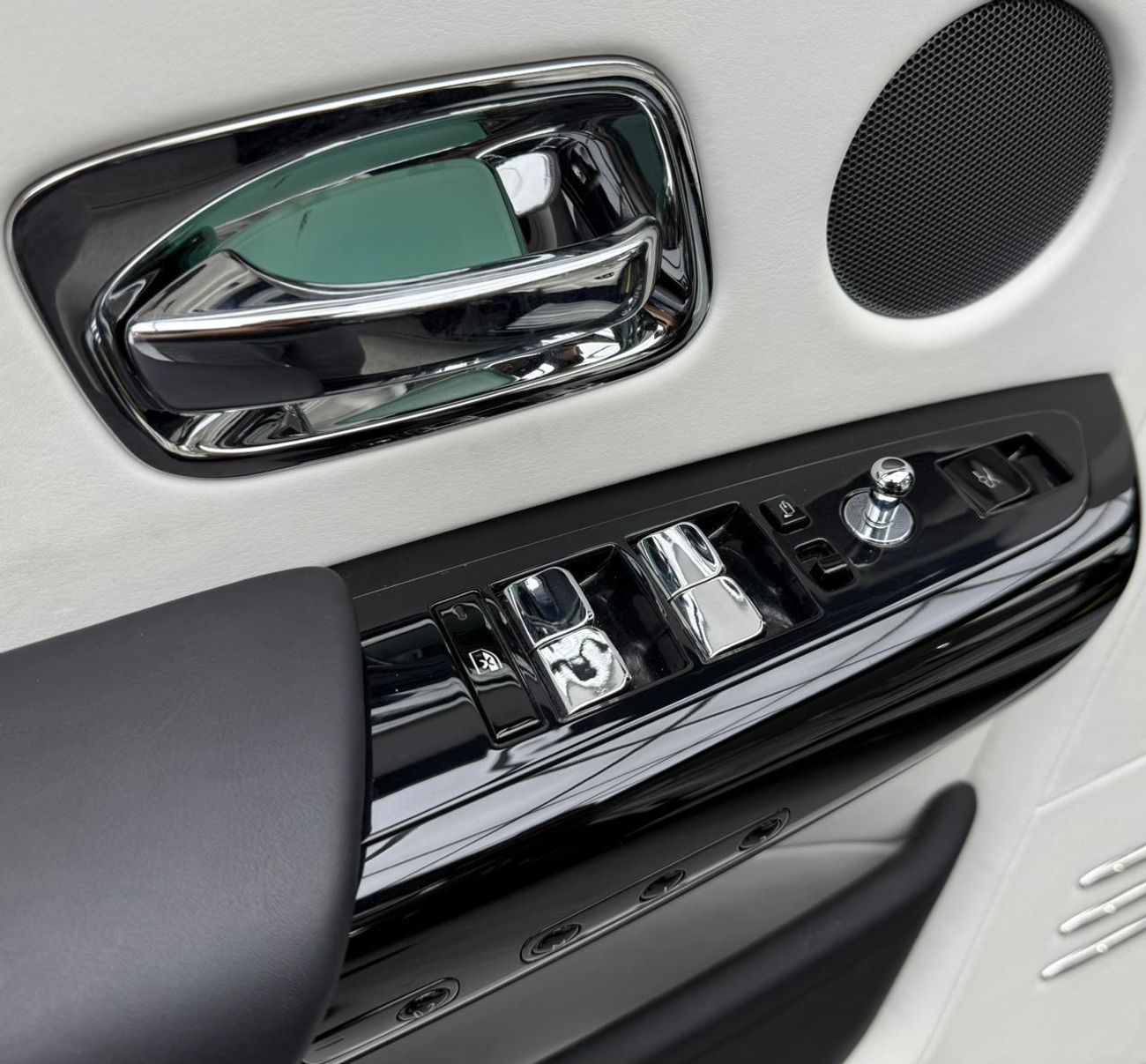 رولز رويس فانتوم 2024 Rolls Royce Phantom Series 2, Brand New, April/2028 Rolls Royce Warranty + Service Contract, GC