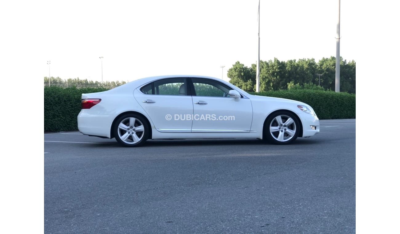 لكزس LS 460 لكزس Ls460 موديل 2012 خليجي حاله ممتازه من الداخل والخارج كراسي جلد ومثبت سرعه وتحكم كهربي كامل ونظا