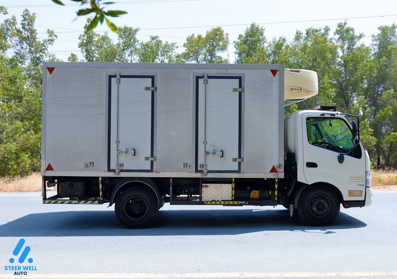 Hino 300 714 2017 - Freezer Box - Pick Up 4.0L RWD - DSL MT- Low Mileage - Good Condition - Book Now!