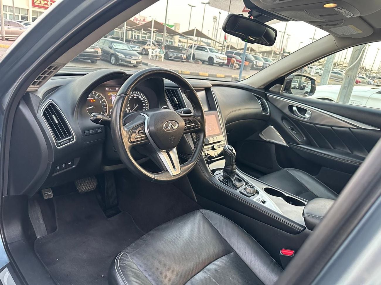 Infiniti Q50 Premium 2.0L