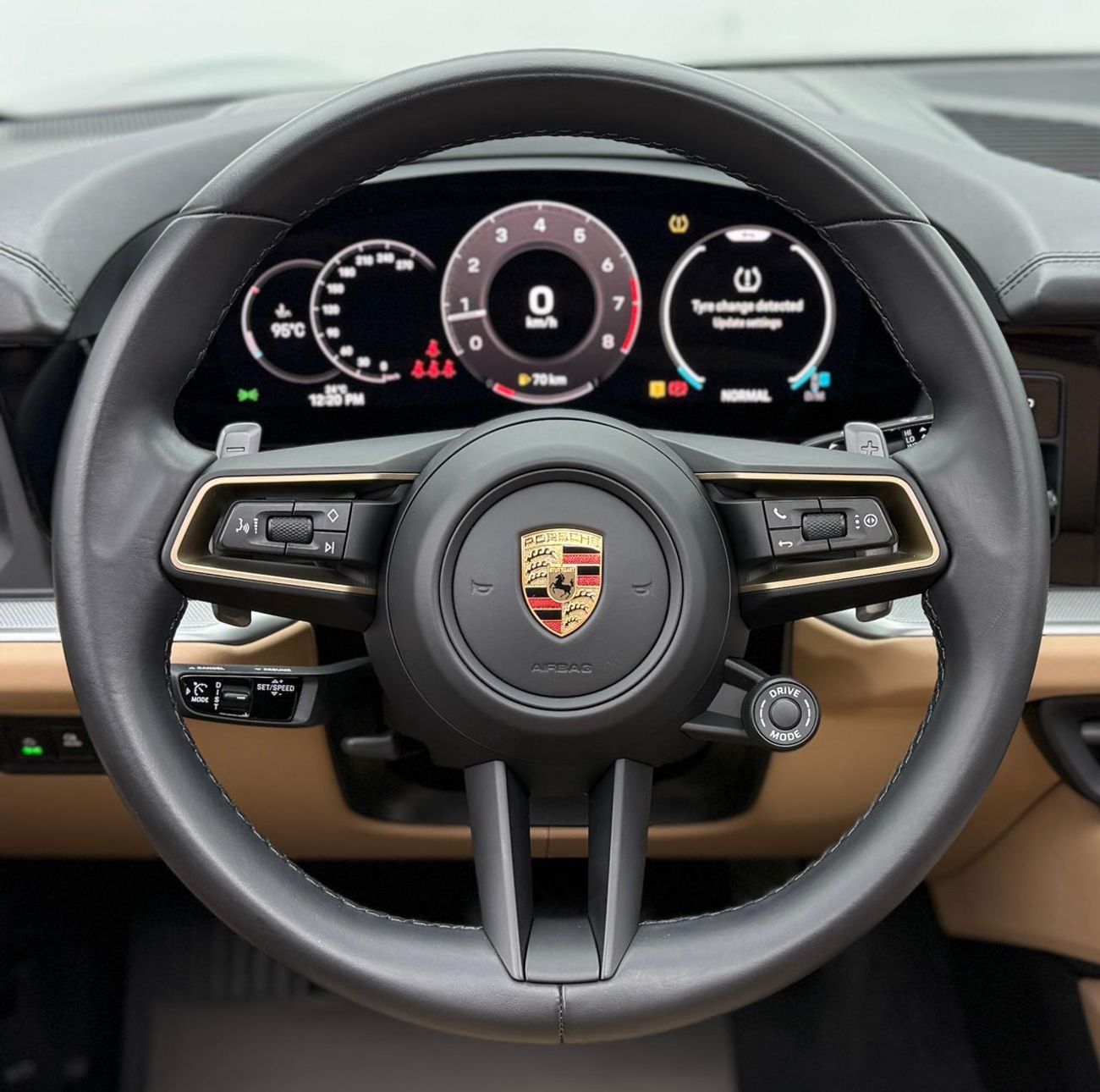 بورش كايان Base 2024 Porsche Cayenne, 2026 Porsche Warranty, Full Service History, Low Km, Excellent Condition,