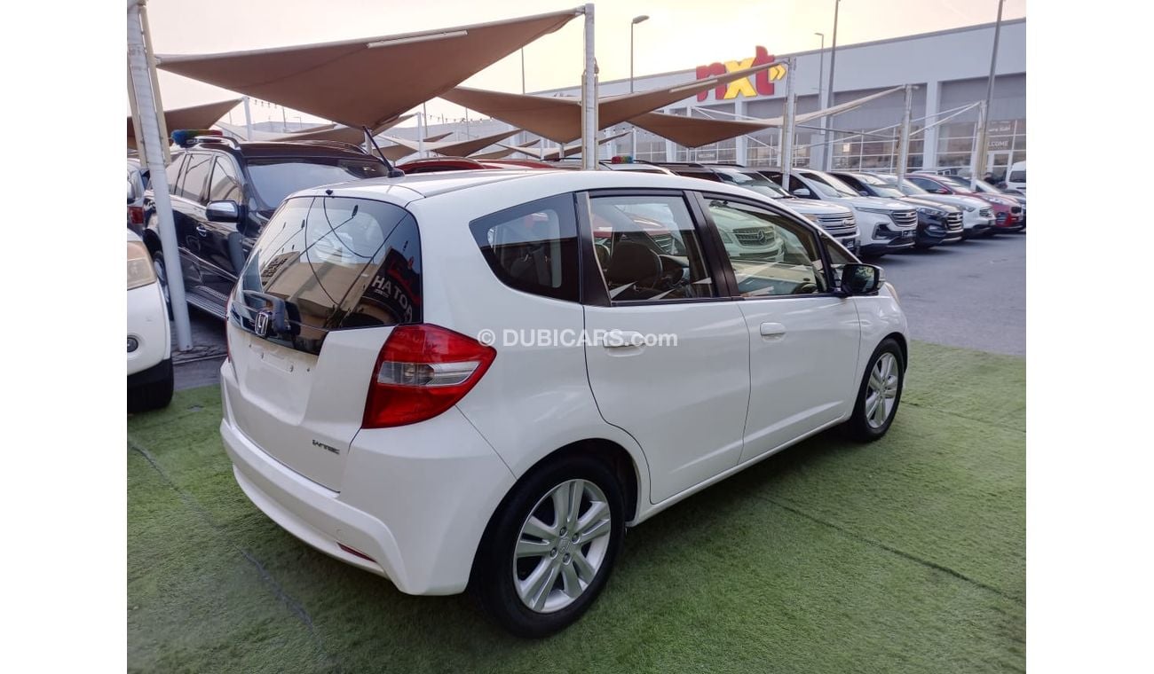 Honda Jazz Gulf model 2014 hatchback, panoramic, cruise control, alloy wheels, excellent condition