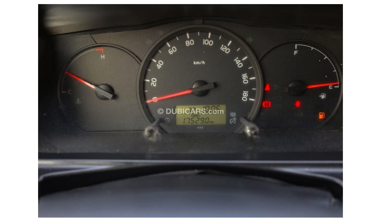 Toyota Hiace GL - High Roof LWB 2016 | 2.7L Chiller Van | M/T - RWD - GCC Specs - Well Maintained Van | Book Now