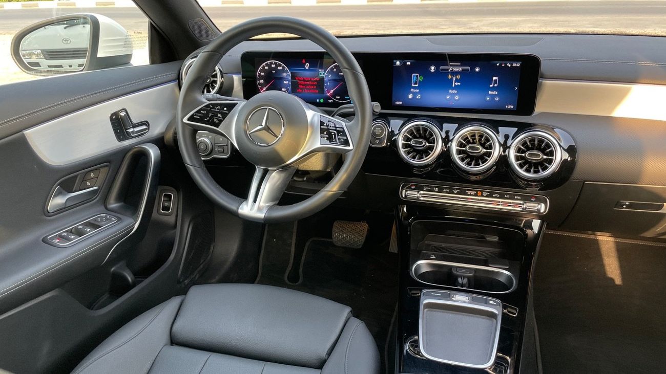 Mercedes-Benz CLA 250 Premium + 2.0L Accident Free