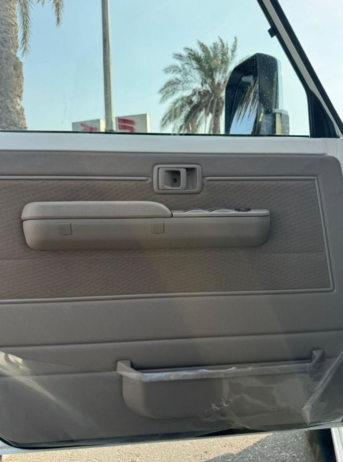 Toyota Land Cruiser 70 TOYOTA LANDCRUISER 76 4.0L V6 PETROL GRADE E MANUAL