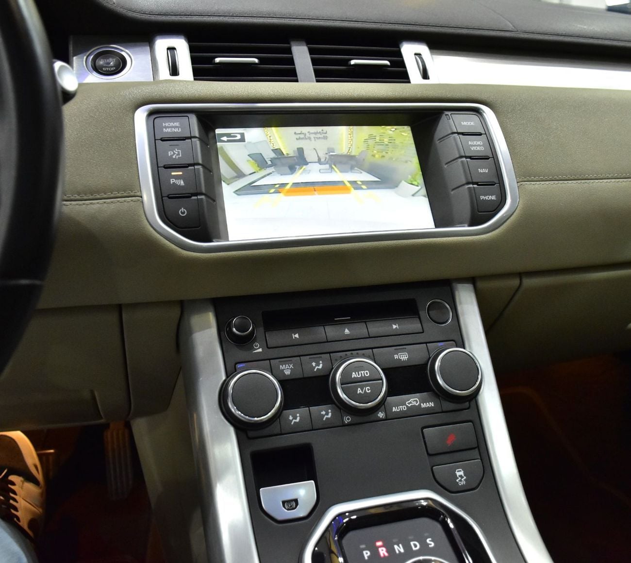 لاند روفر رانج روفر إيفوك EXCELLENT DEAL for our Land Rover Range Rover Evoque ( 2015 Model ) in White Color GCC Specs